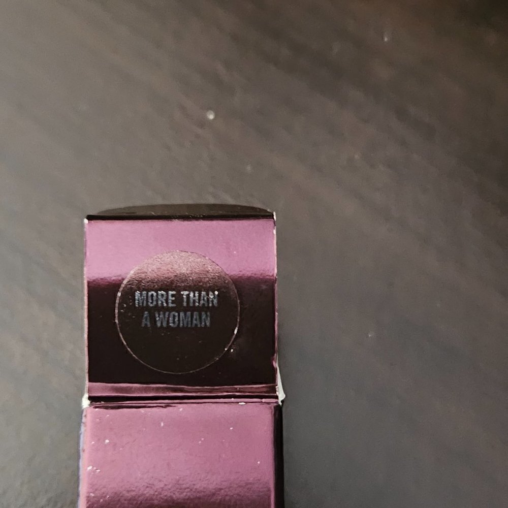 Mac Aaliyah Lipstick" More Than a Woman - Cool deep red" LIMITED EDITION… - Picture 3 of 8